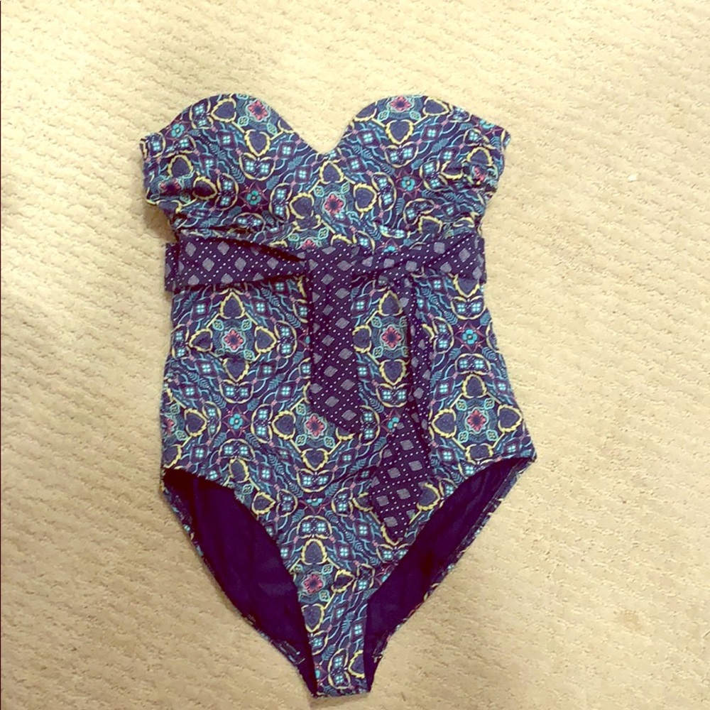 Strapless one piece